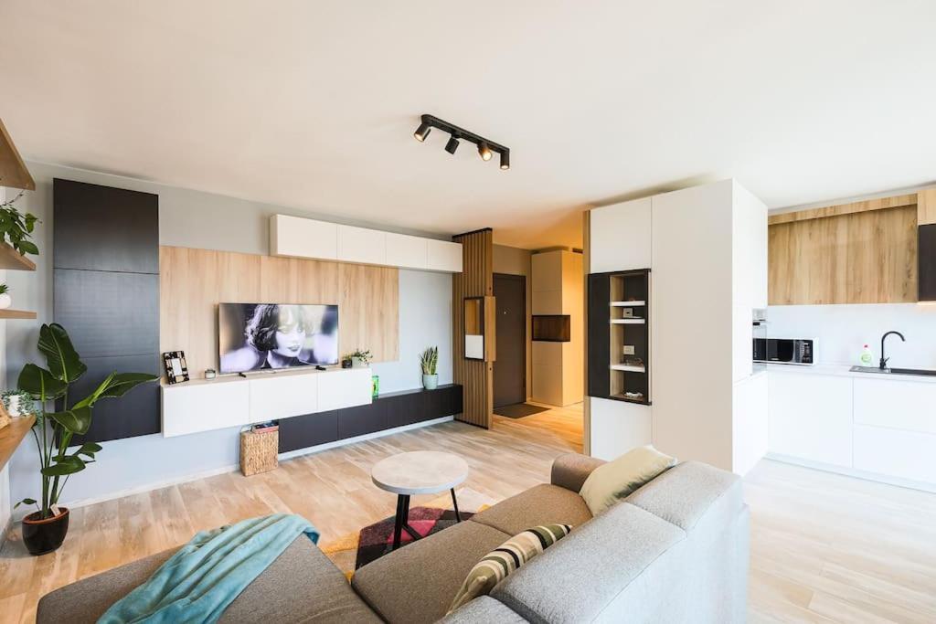 Luxury Apt. Near River & Parking ทิมิชัวรา ภายนอก รูปภาพ