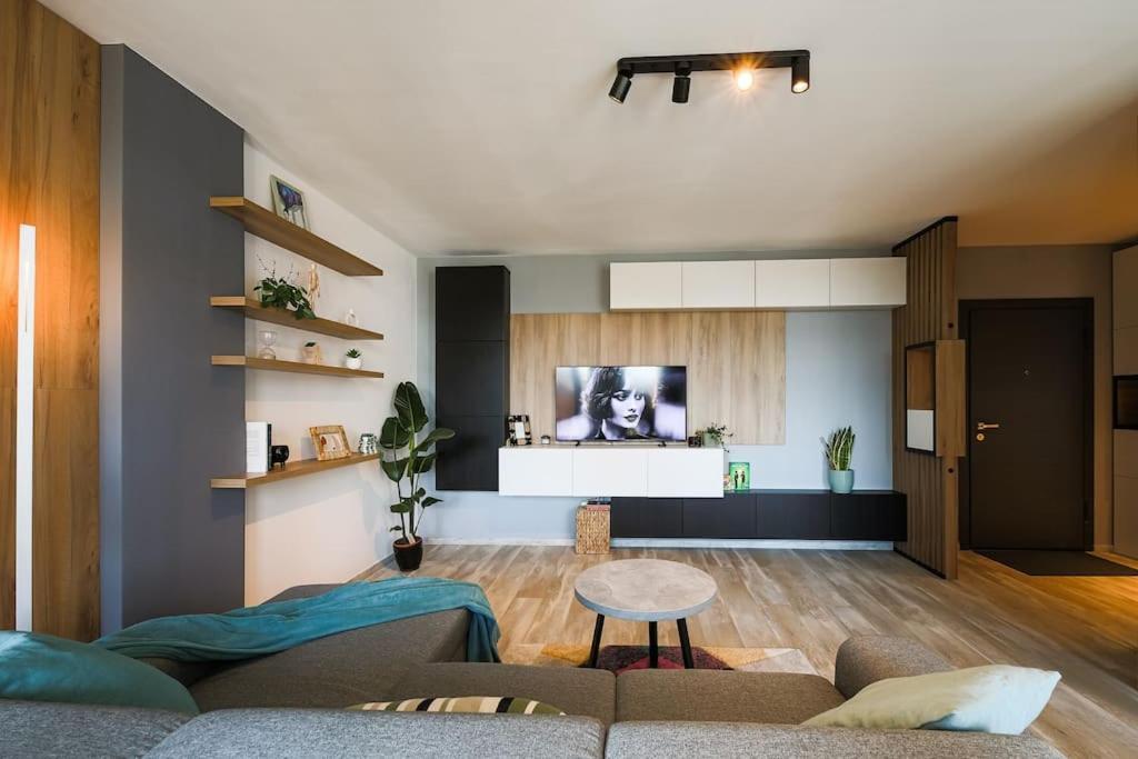 Luxury Apt. Near River & Parking ทิมิชัวรา ภายนอก รูปภาพ