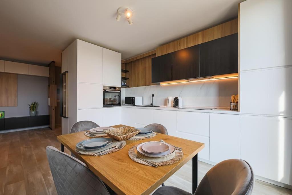 Luxury Apt. Near River & Parking ทิมิชัวรา ภายนอก รูปภาพ