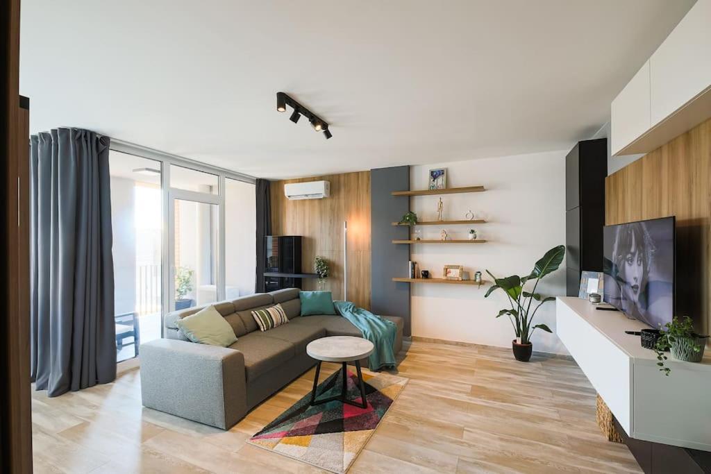 Luxury Apt. Near River & Parking ทิมิชัวรา ภายนอก รูปภาพ